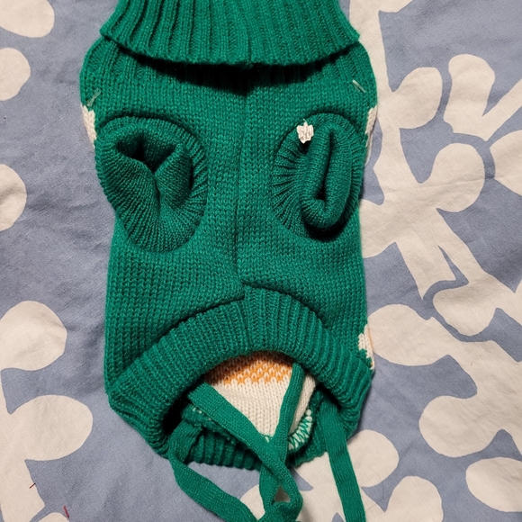 Adorable winter Dog Sweater - Picture 2 of 3